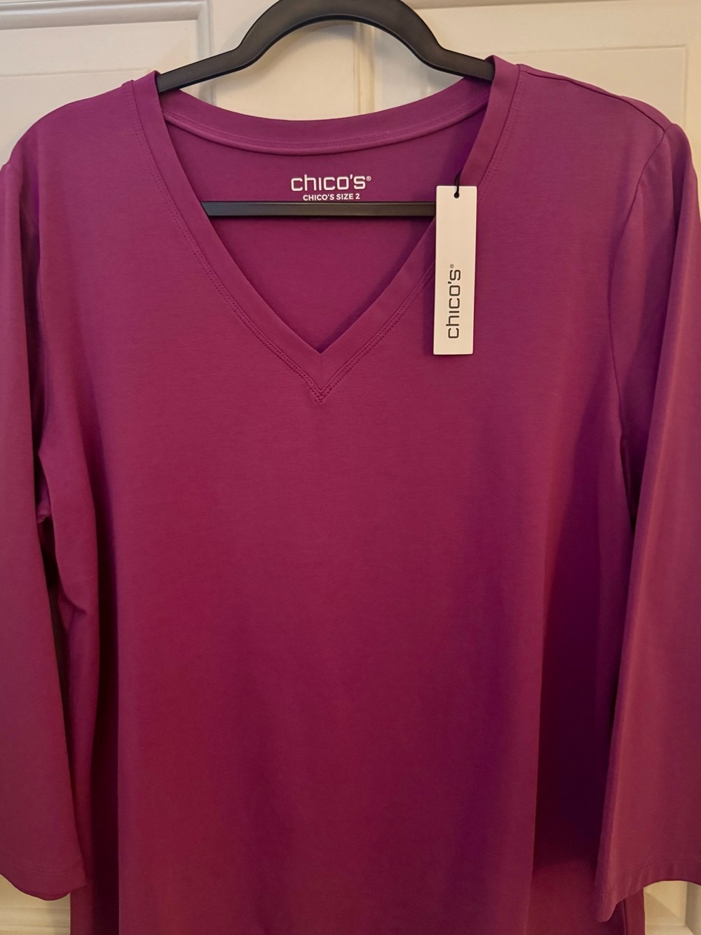 Chico's Top 95% Cotton 3/4 Sleeve V-Neck Tee in African Violet. Chico’s Size 2